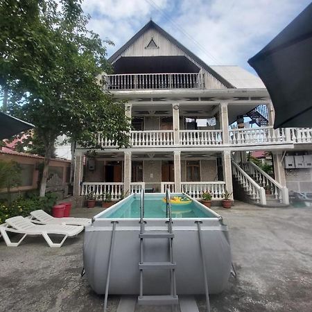 Linda Guest House Batumi Exterior photo