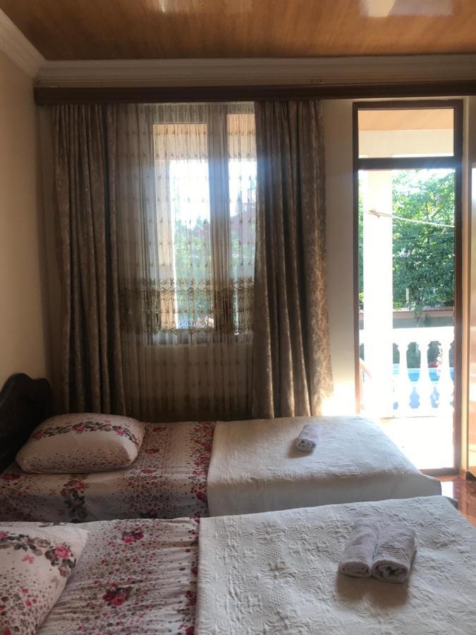 Linda Guest House Batumi Exterior photo
