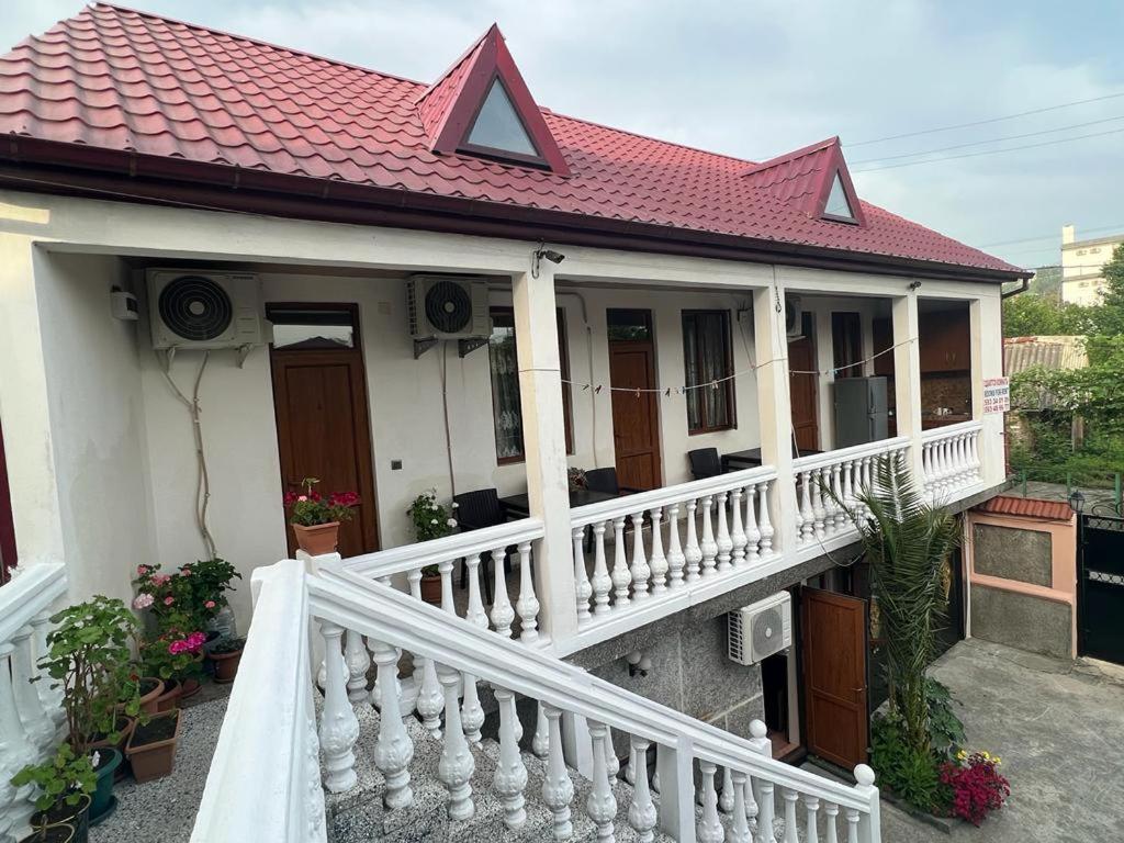 Linda Guest House Batumi Exterior photo