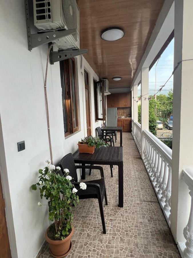 Linda Guest House Batumi Exterior photo