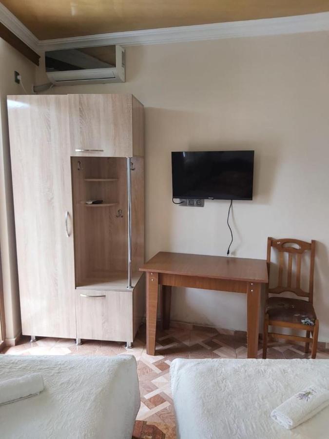 Linda Guest House Batumi Exterior photo