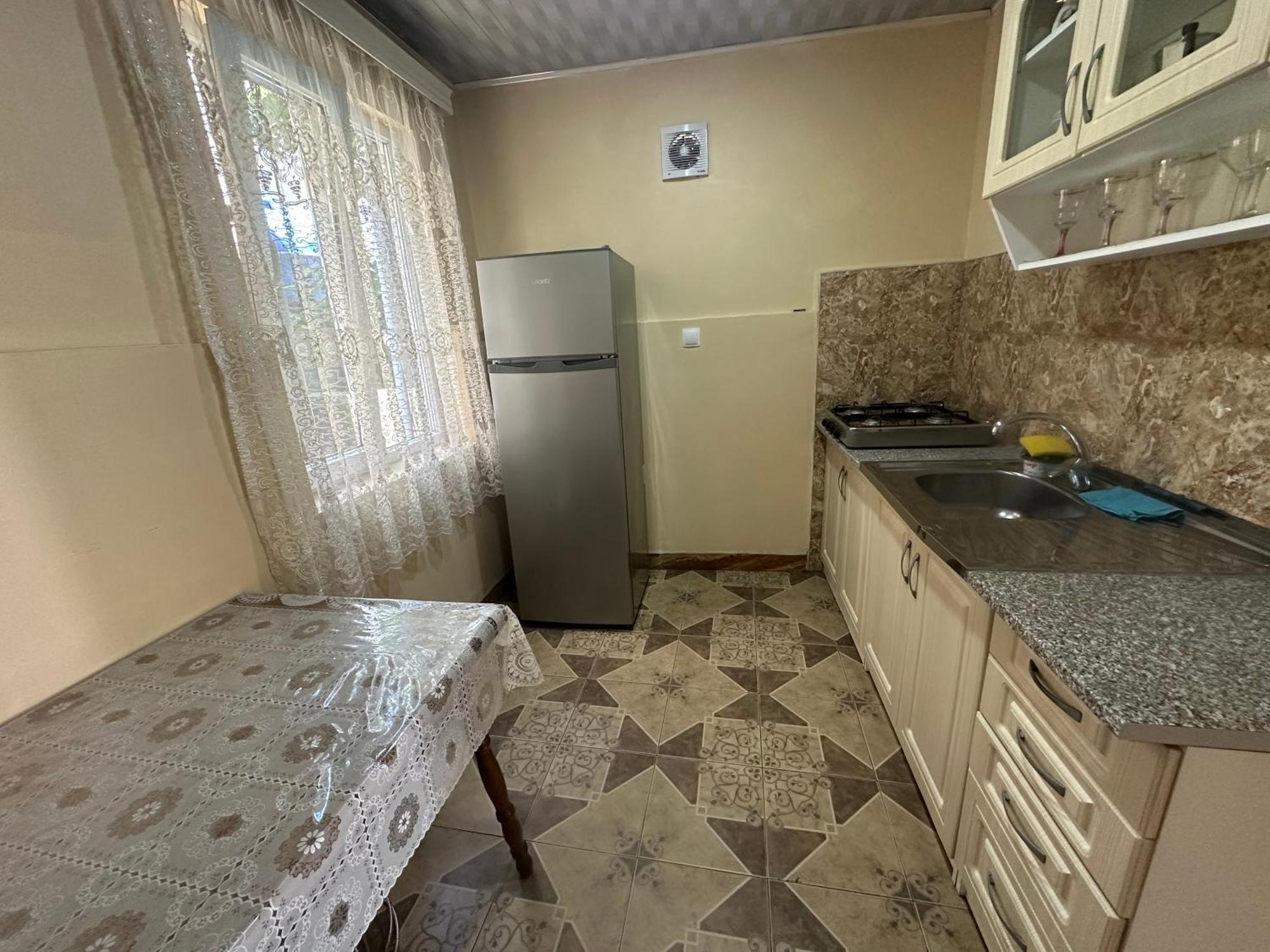 Linda Guest House Batumi Exterior photo