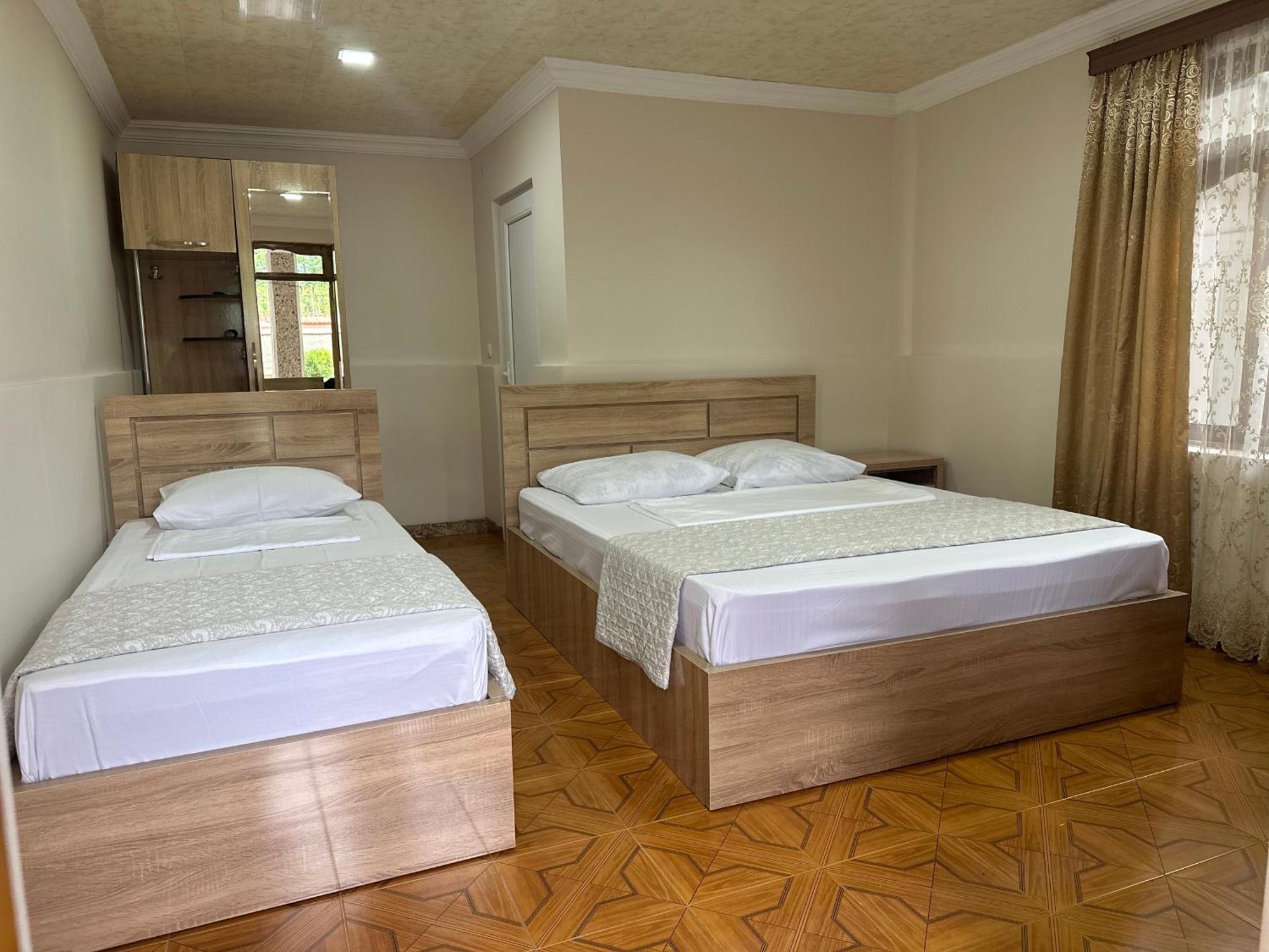 Linda Guest House Batumi Exterior photo