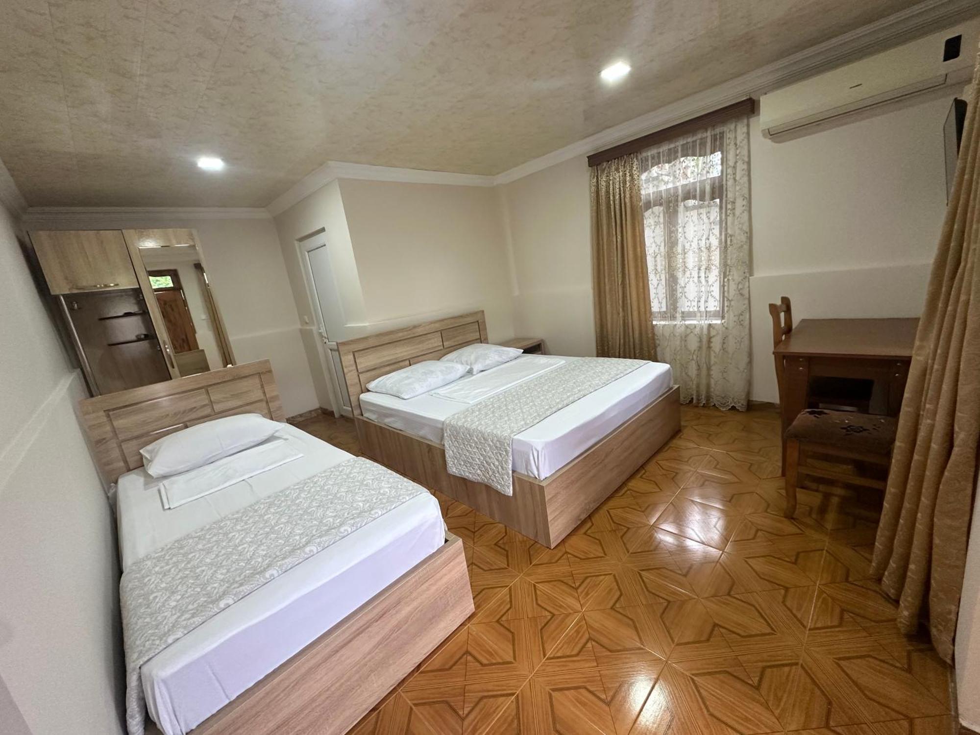Linda Guest House Batumi Exterior photo