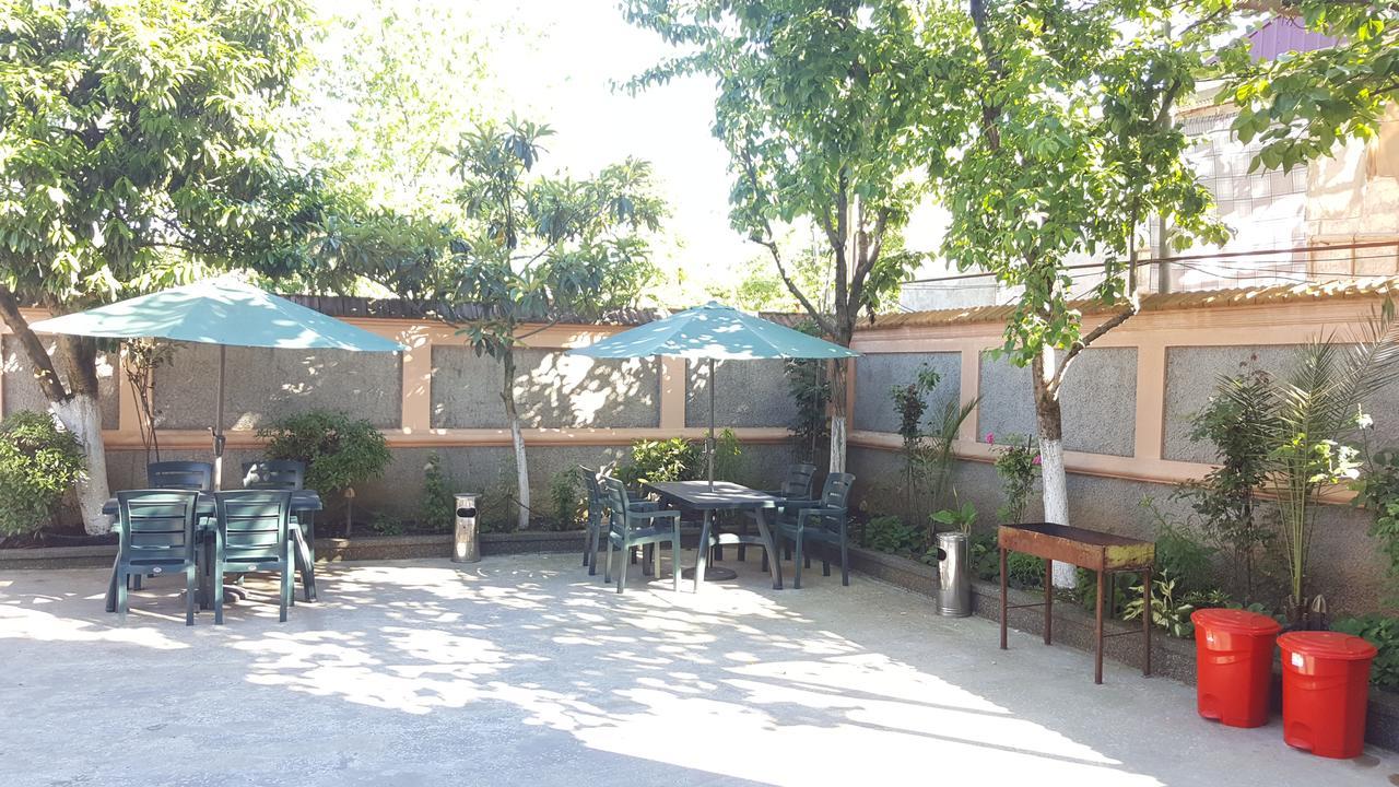 Linda Guest House Batumi Exterior photo