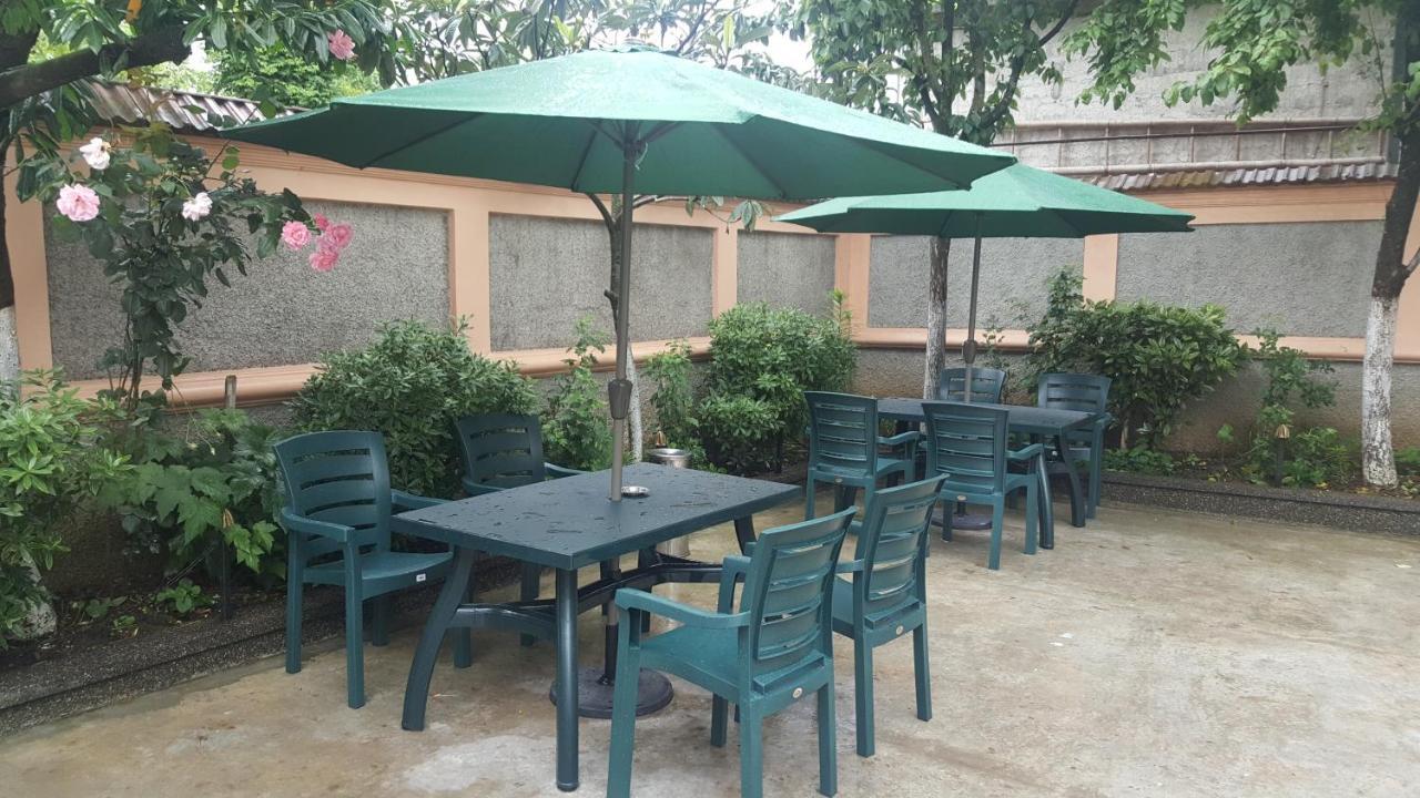 Linda Guest House Batumi Exterior photo