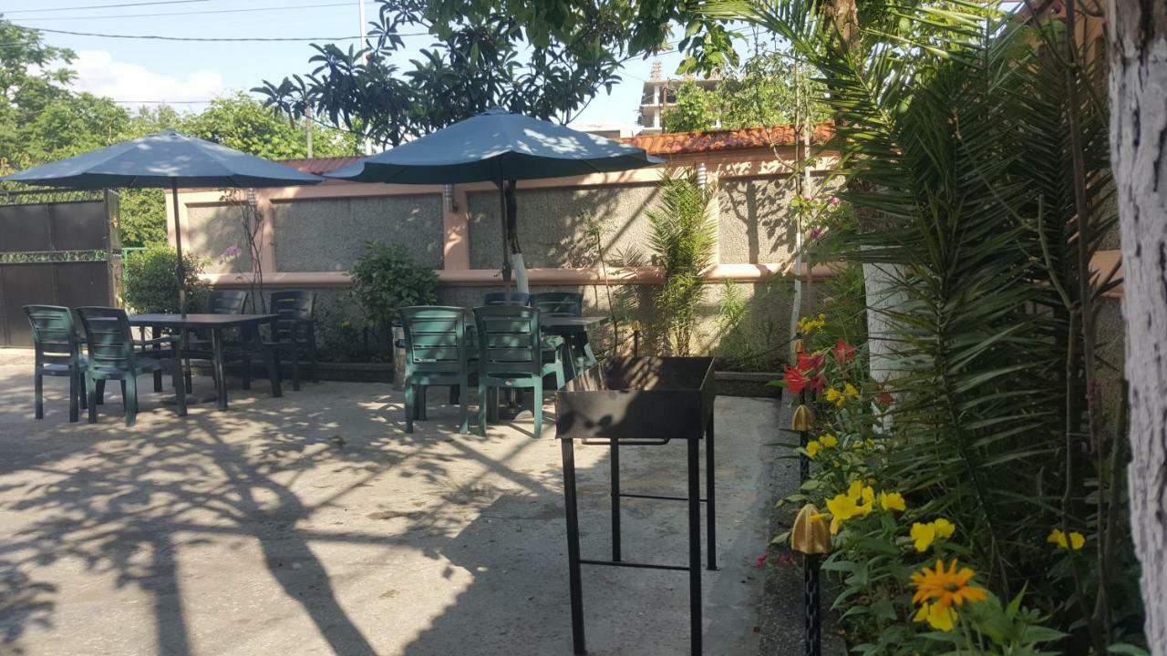 Linda Guest House Batumi Exterior photo